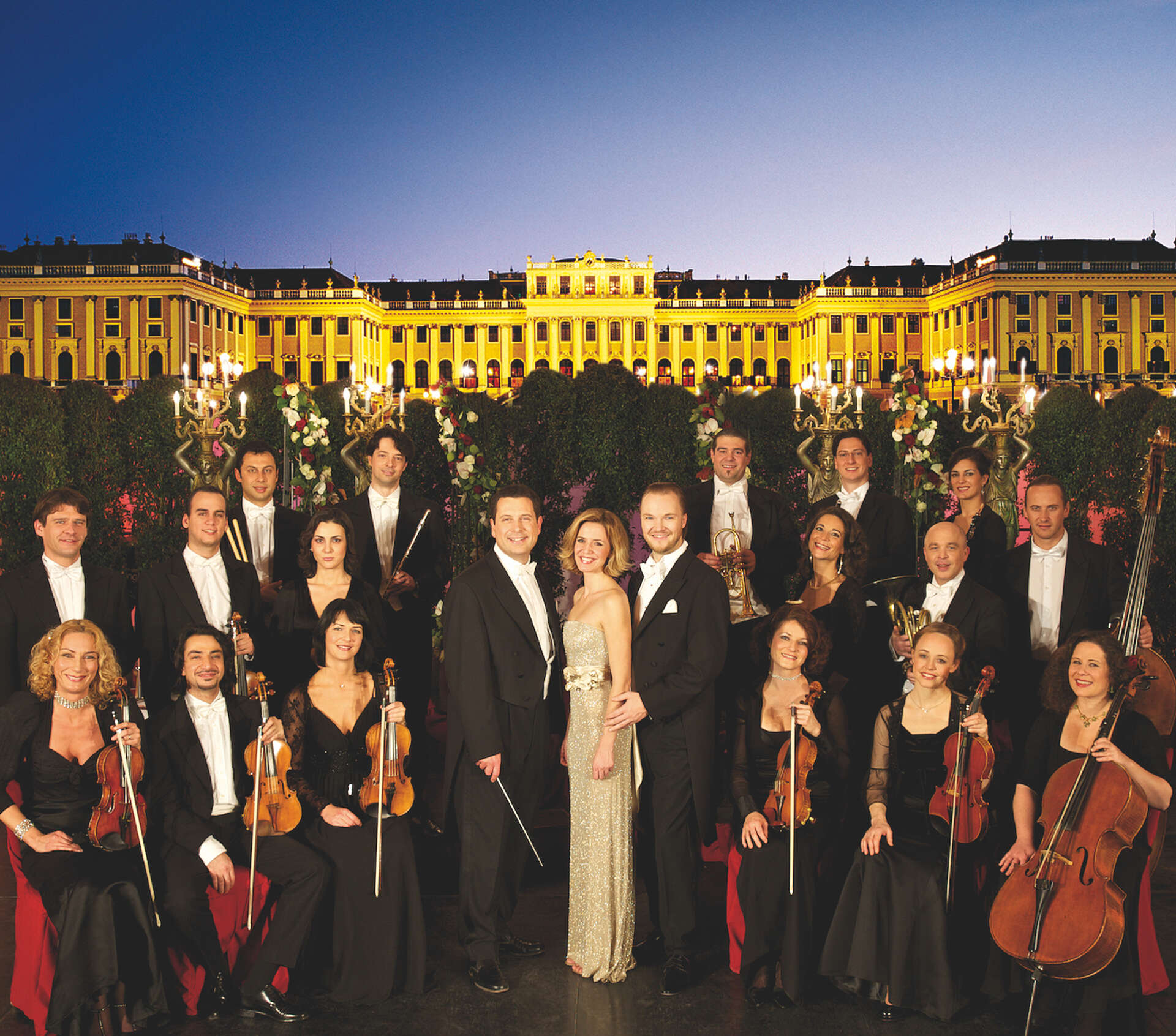 Schönbrunn Concerts with musicians